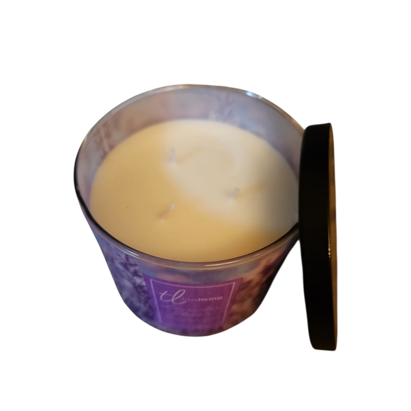 Lavender Blooms Scented Candle, NWT - Picture 2 of 2